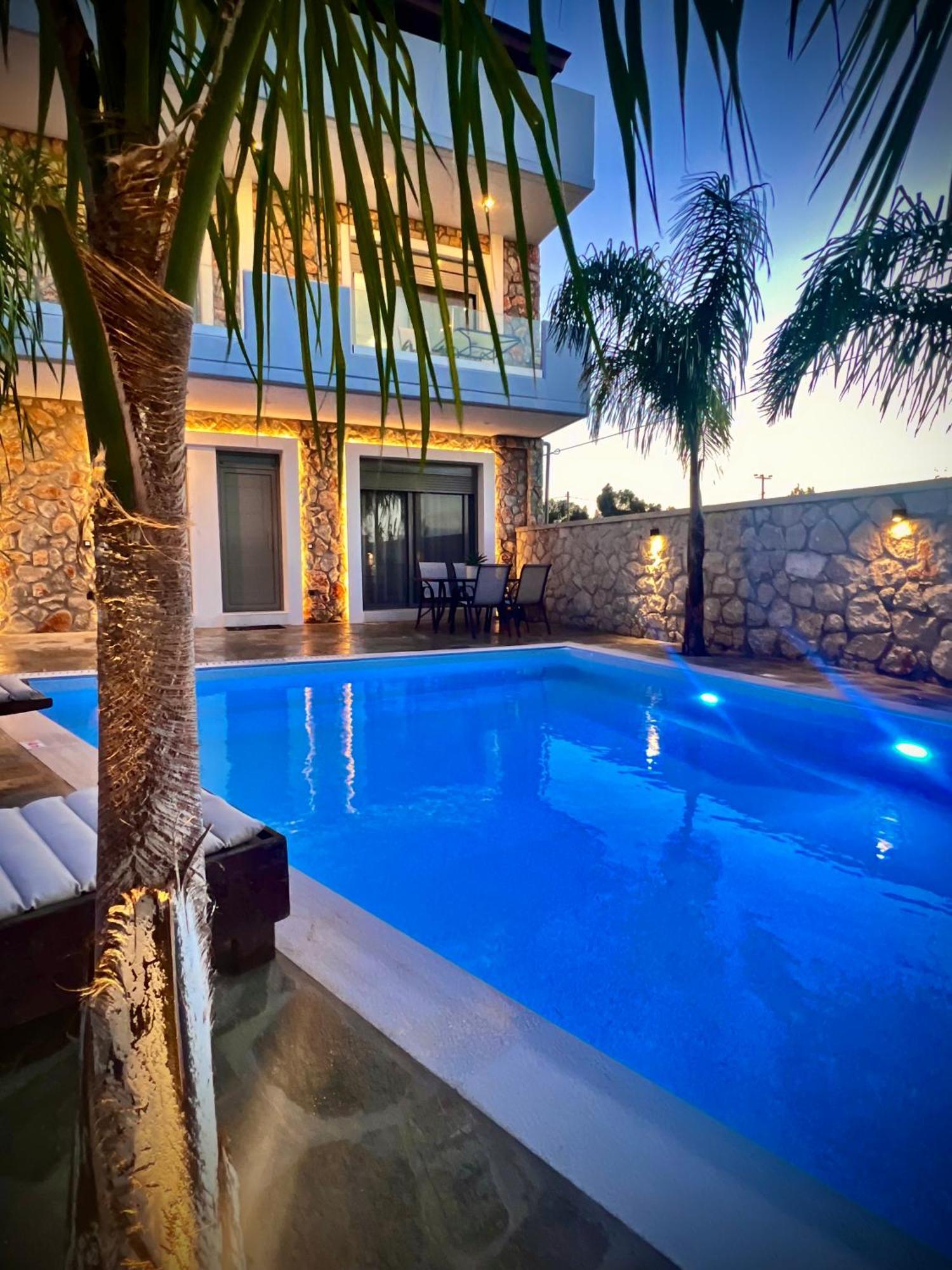 Odyssea View & Hot Jacuzzi Front Kremastí