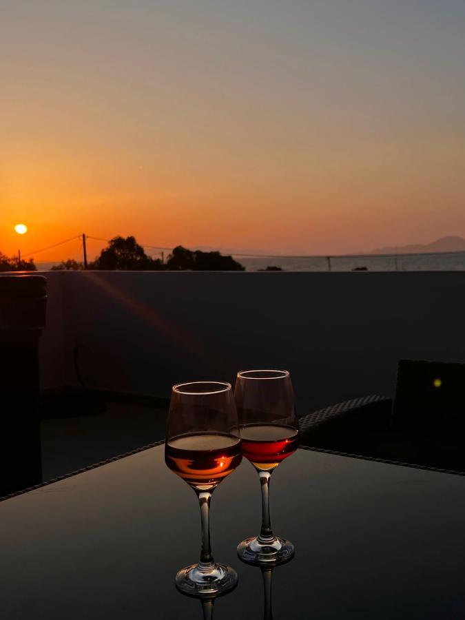 Odyssea View & Hot Jacuzzi Front Kremastí