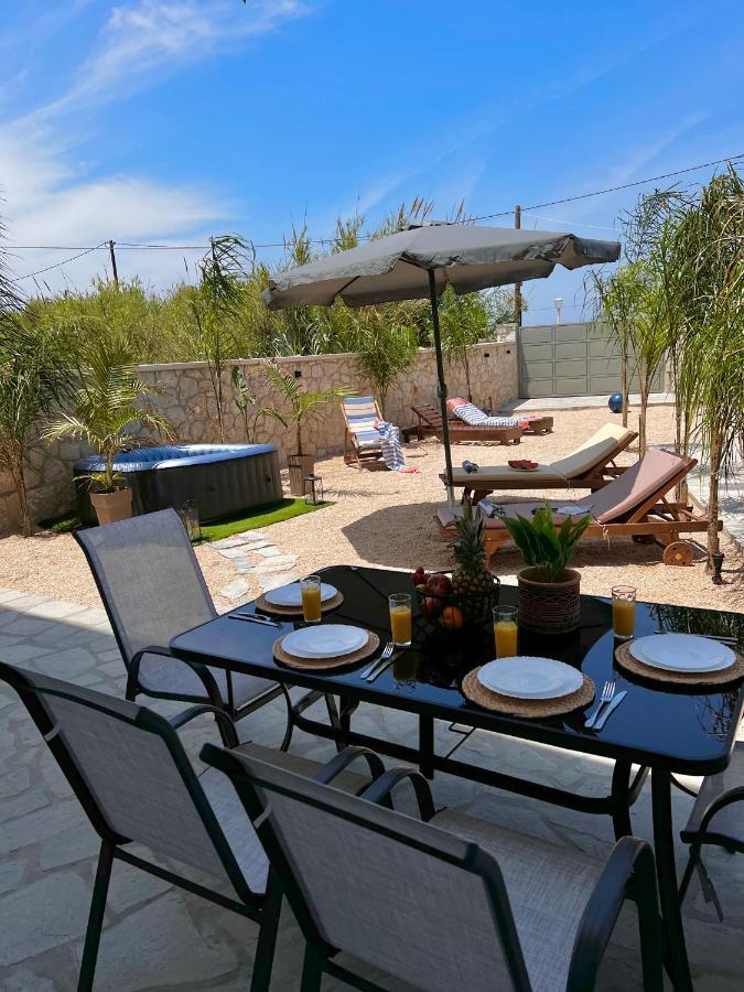 Odyssea View & Hot Jacuzzi Front *