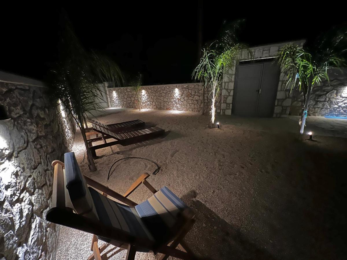 Odyssea View & Hot Jacuzzi Front *